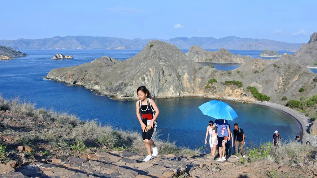Puluhan Wisatawan Gagal ke Puncak Padar, Pemandu Wisata Bersitegang dengan Petugas BTNK