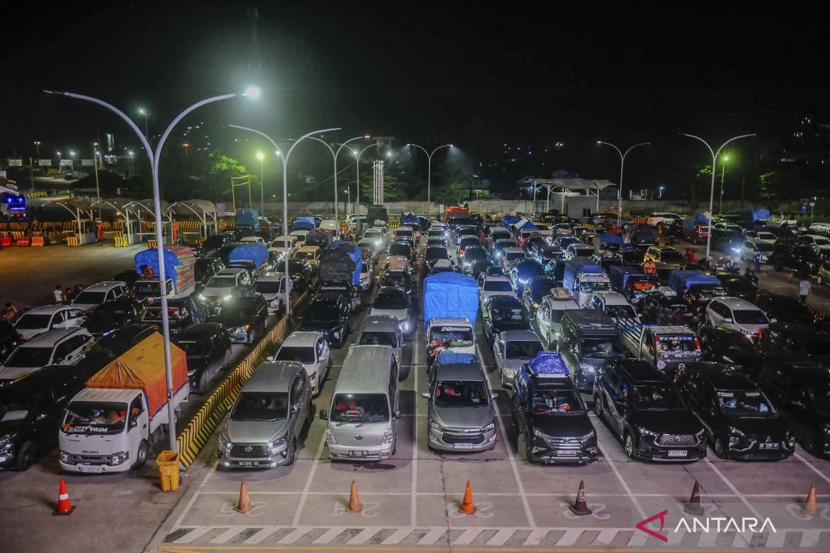 Puncak Arus Mudik 2026: 18 Ribu Kendaraan Padati Pelabuhan Merak dalam Semalam