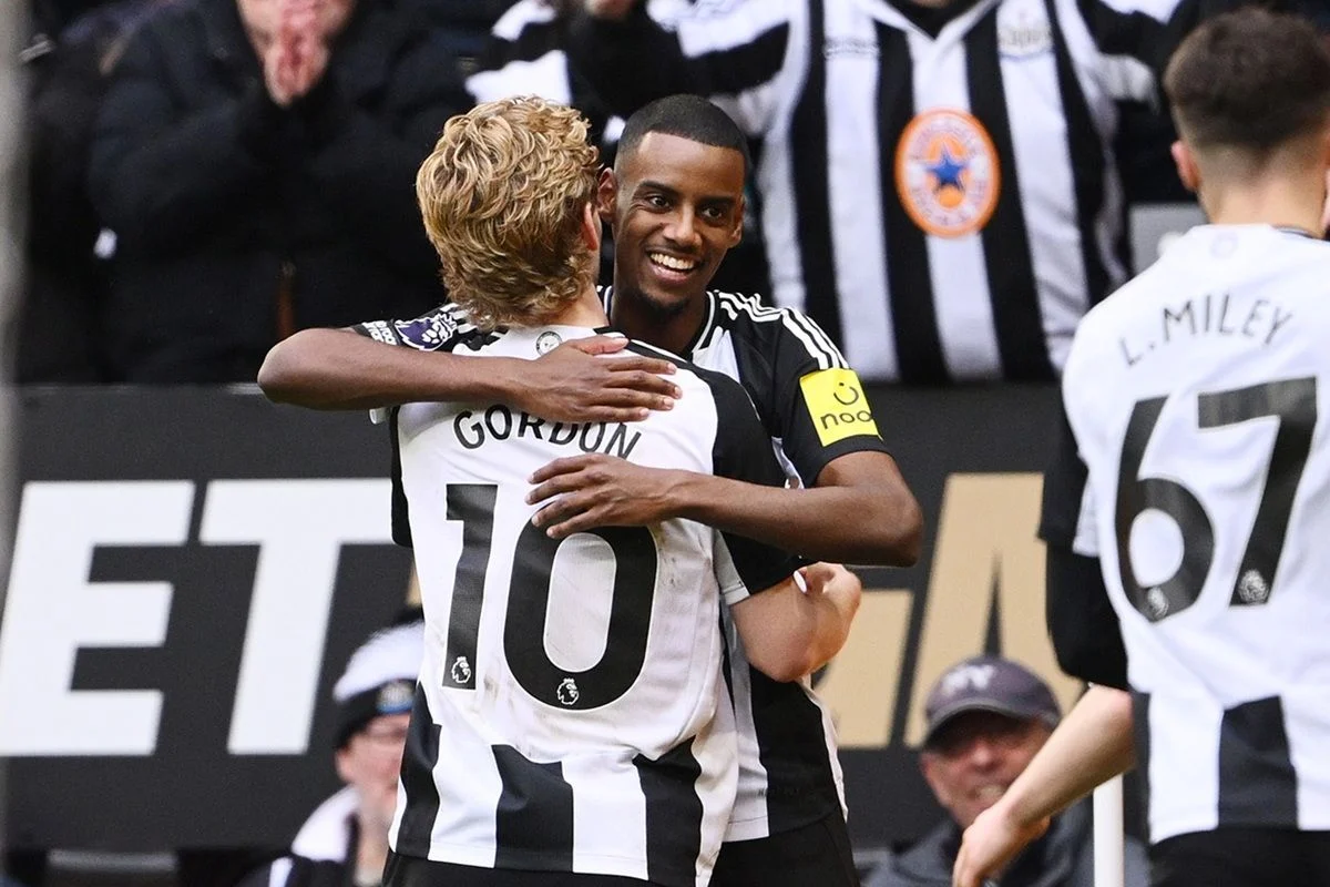 Ramsey Menangani Krisis Newcastle: Gol Penyelamat dan Rasa Sakit di St James’ Park