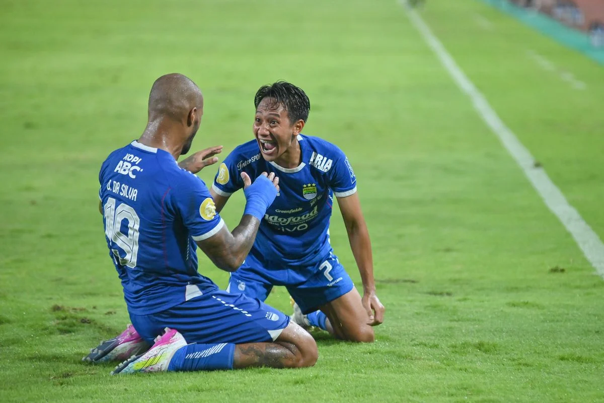 Rekor Persib vs Persik di GBLA: Bojan Hodak Ungkap Strategi, Marcos Reina Buka Kunci Penaklukan, Thom Haye Siapkan Momen Penebusan