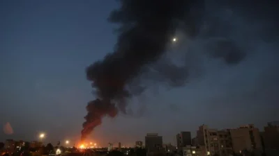 Rudal Israel Serang Depo Minyak di Tehran, Menyulut Kebakaran Besar