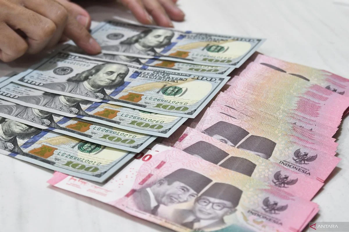 Rupiah Terpuruk di Batas Rp16.800 per Dolar: Penyebab, Dampak, dan Cara Lindungi Aset