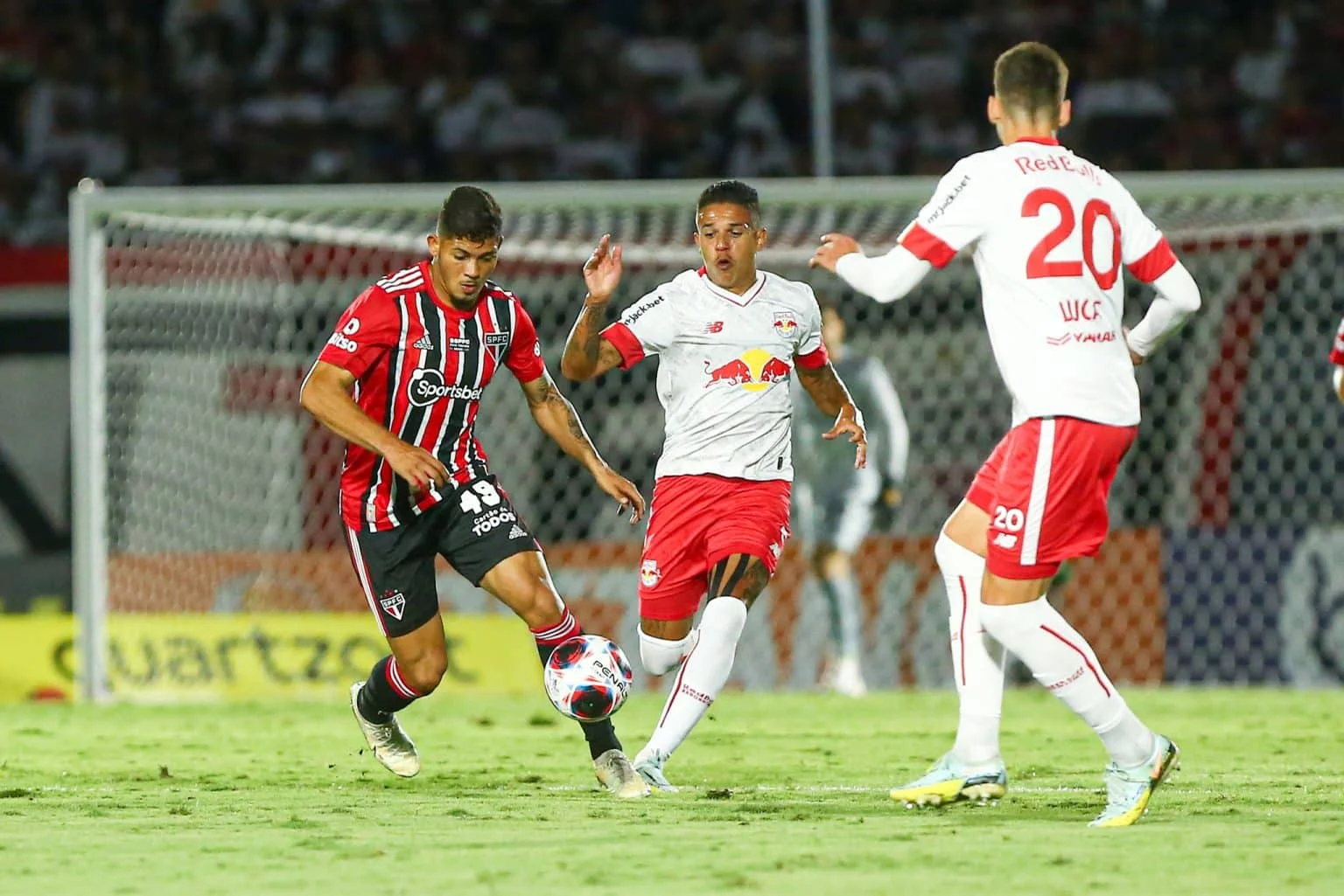 São Paulo Balik Kuat, Menang 2-1 atas RB Bragantino dan Mempertahankan Puncak Brasileirão