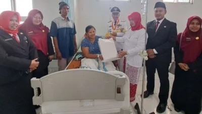 Sekda Kabupaten Tangerang Kunjungi RSUD Tigaraksa, Beri Nama pada Bayi Baru Lahir
