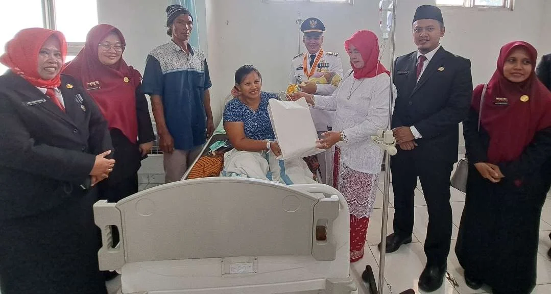 Sekda Kabupaten Tangerang Kunjungi RSUD Tigaraksa, Beri Nama pada Bayi Baru Lahir