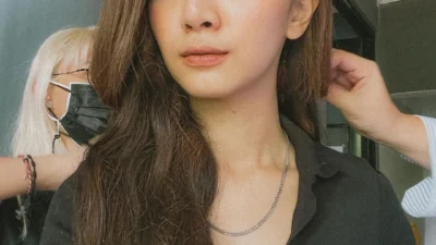 Sheila Dara Tampil Tegar Tanpa Makeup di Tahlilan Vidi Aldiano, Dukungan Artis Menggugah Hati