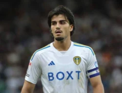 Simon Grayson Ungkap Motif Kunjungan ke Leeds United: Membujuk Pascal Struijk untuk Timnas Indonesia?