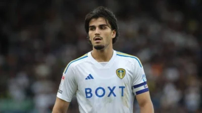 Simon Grayson Ungkap Motif Kunjungan ke Leeds United: Membujuk Pascal Struijk untuk Timnas Indonesia?