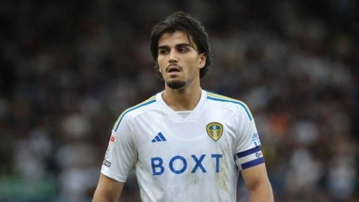 Simon Grayson Ungkap Motif Kunjungan ke Leeds United: Membujuk Pascal Struijk untuk Timnas Indonesia?
