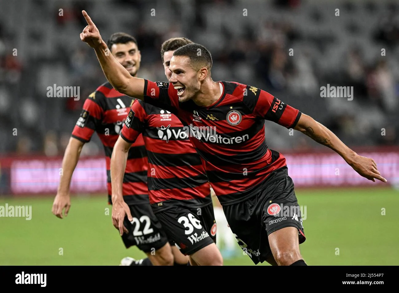 Stoppage Time Heroics: Newcastle Jets Meraih Comeback Dramatis 2-1 atas Western Sydney Wanderers