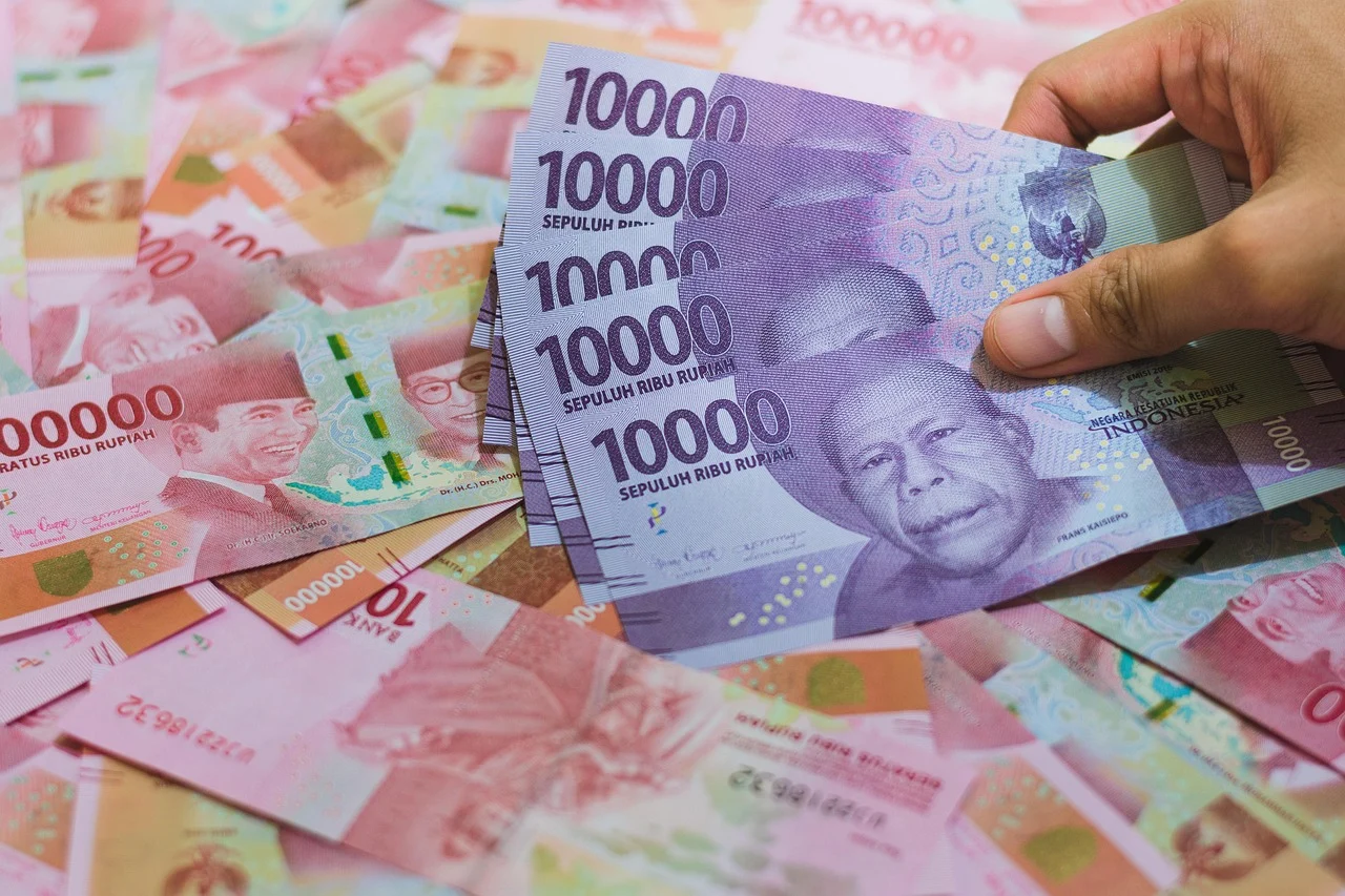 Tekanan Global Meningkat, Rupiah Mengincar Titik Terendah Rp17.100 di Pekan Depan