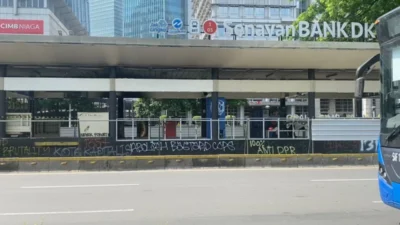 Terdampak Banjir, 17 Rute TransJakarta Dialihkan
