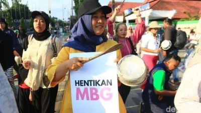 Teror Air Keras Pecah, Ibu-ibu & Aktivis Jogja Gelar Demo Besar di Bundaran UGM untuk Lindungi Hak HAM