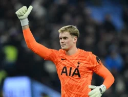 Tottenham Ganti Kiper Antonin Kinsky pada Menit ke-17 Usai Atletico Madrid Cetak Tiga Gol