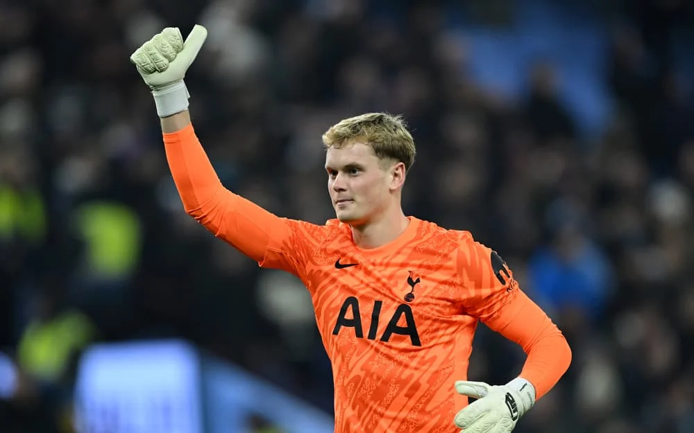 Tottenham Ganti Kiper Antonin Kinsky pada Menit ke-17 Usai Atletico Madrid Cetak Tiga Gol