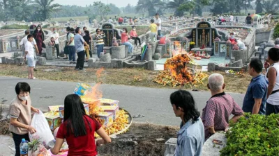 Tradisi Cheng Beng: Etnis Tionghoa Padati Pekuburan di Sumatera Utara