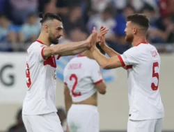 Turki Menang Tipis atas Rumania, Mircea Lucescu Dirawat, dan Zeki Celik Kembali Fit untuk Kualifikasi Piala Dunia
