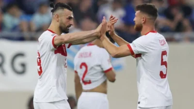Turki Menang Tipis atas Rumania, Mircea Lucescu Dirawat, dan Zeki Celik Kembali Fit untuk Kualifikasi Piala Dunia