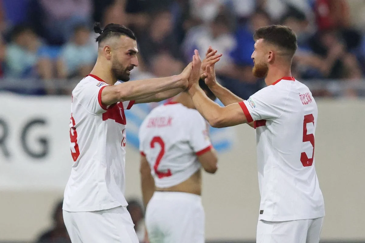 Turki Menang Tipis atas Rumania, Mircea Lucescu Dirawat, dan Zeki Celik Kembali Fit untuk Kualifikasi Piala Dunia
