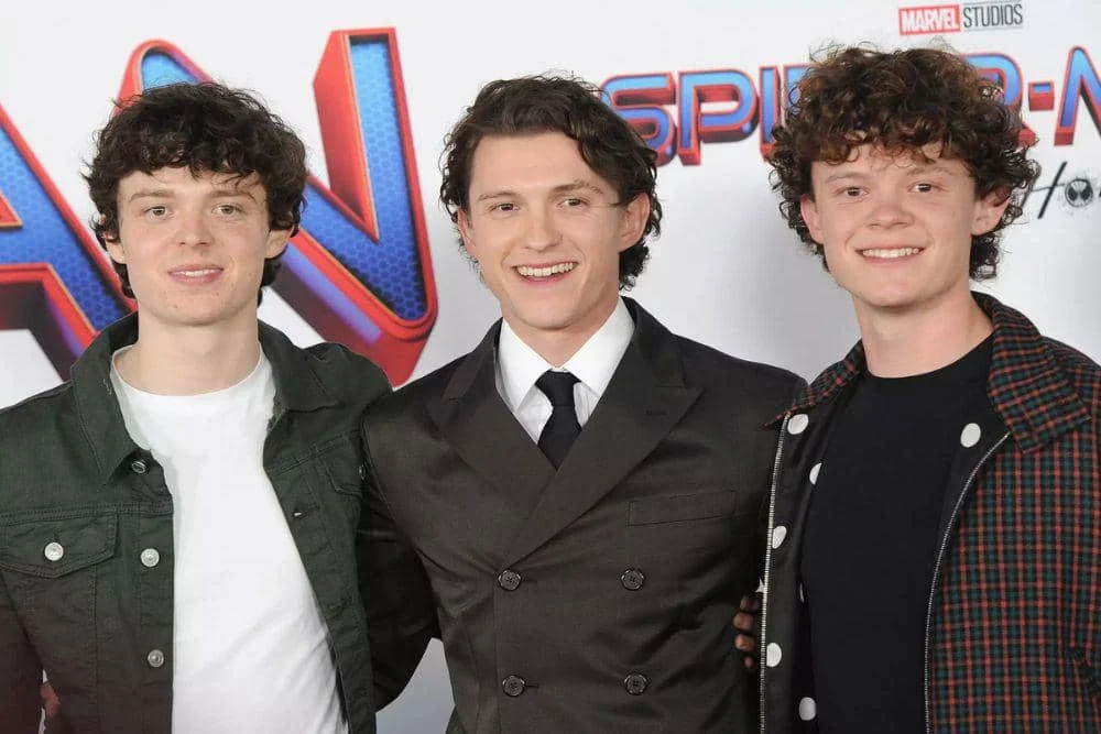 Viral! 7 Fakta Mengejutkan Keluarga Tom Holland yang Baru Diketahui Publik