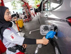 Warga Medan Serbu SPBU Usai Menteri ESDM Prediksi Stok BBM Hanya 21 Hari
