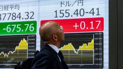Yen Jepang Menyentuh 160 per Dolar, Terlemah Sejak Juli 2024