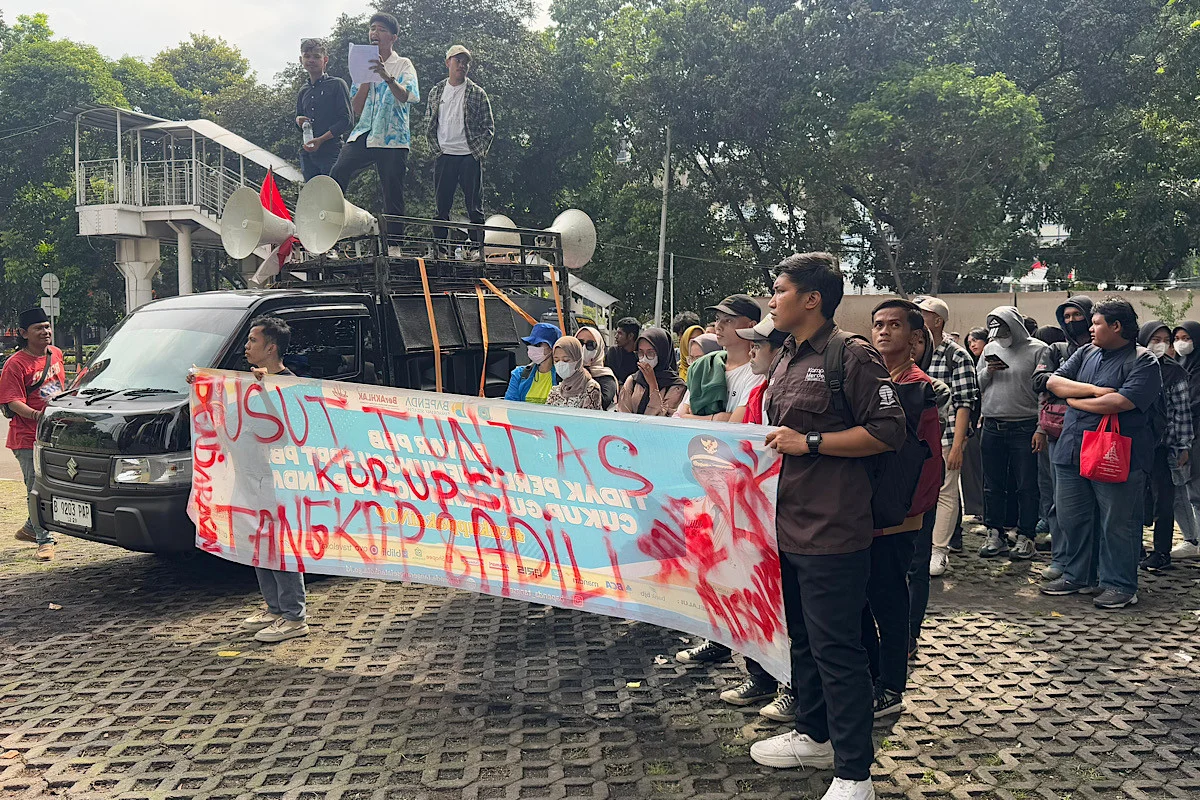 Aksi Kamisan ke-902 Desak Usut Tuntas Kasus Andrie Yunus