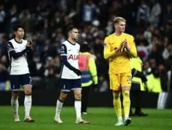 Antonín Kinský Kembali ke Gawang Tottenham, Simpan Tim dari Kekalahan Meski Cedera