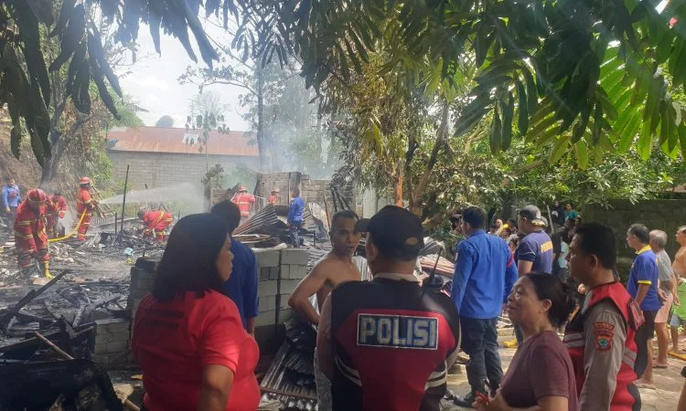 Api Membakar 14 Rumah di Singkil, Manado: Warga Terpaksa Mengais Reruntuhan untuk Bertahan Hidup