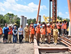Bangun Akses, Bangun Harapan. Danrem 044/Gapo Tinjau Progres Pembangunan Jembatan