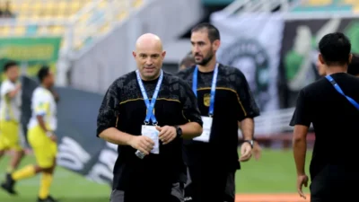 Bernardo Tavares Ungkap Penyebab Kegagalan Persebaya di GBK: Penalti, Mental Rapuh, dan Kebugaran Belum Pulih