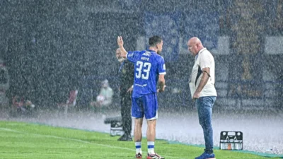 Bojan Hodak: Fokus dan Tantangan Persib Bandung di Puncak Liga Super 2025/2026