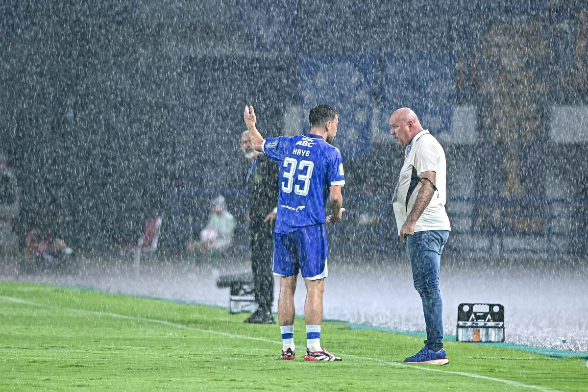Bojan Hodak: Fokus dan Tantangan Persib Bandung di Puncak Liga Super 2025/2026