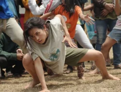 Cerita Maudy Ayunda Dilarang Pakai Alas Kaki Selama Syuting Para Perasuk