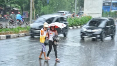 Cuaca Jakarta Didominasi Hujan Ringan, Aktivitas Ekonomi Berpotensi Tertahan
