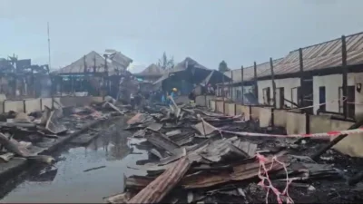 Damai Tercapai Usai Bentrokan Fatal di Halmahera Tengah: Satu Tewas, Puluhan Rumah Rusak