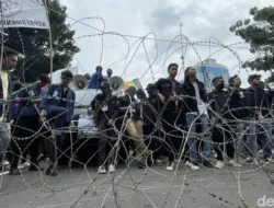 Demo 21 April Mengguncang Kaltim: Kawat Berduri di Kantor Gubernur Jadi Simbol Ketegangan