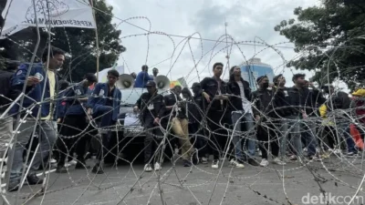 Demo 21 April Mengguncang Kaltim: Kawat Berduri di Kantor Gubernur Jadi Simbol Ketegangan