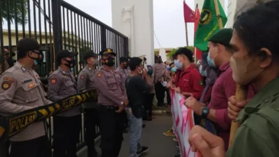 Demo Mahasiswa Banten Tuntut Pelaku Penyiraman Andrie Yunus Diadili dan Kritik Militer