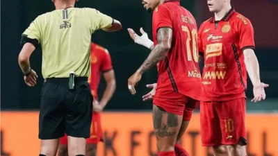 Drama Kartu Merah & Free Kick: Persija Jakarta Tumbang di Lampung, Dony Tri Pamungkas Angkat Bicara