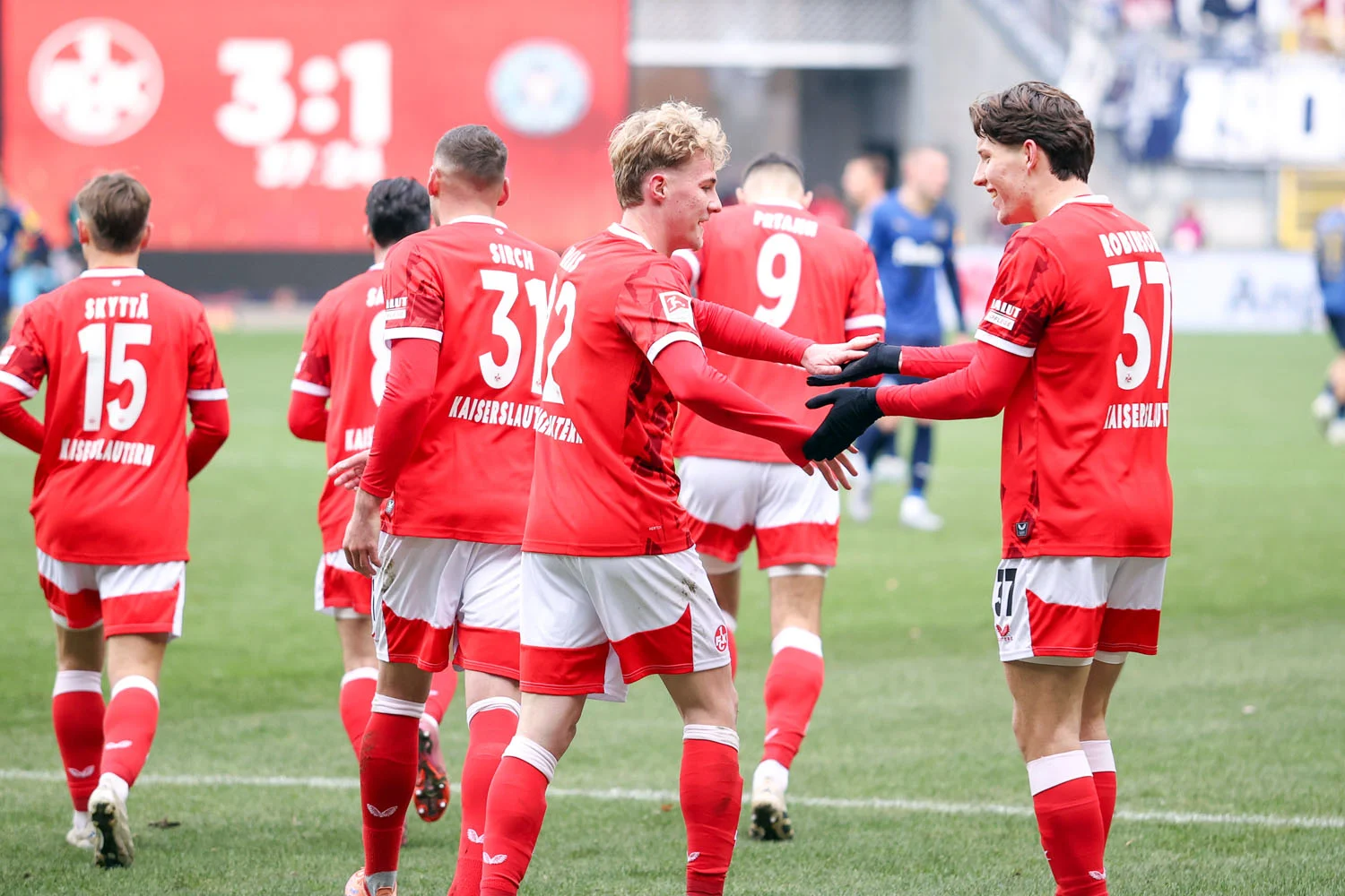 Holstein Kiel Hajar Kaiserslautern 3-0, Langkah Penting Menuju Selamat dari Degradasi