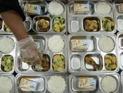 “Ini Murni Kesalahan Teknis,” Kata Kepala SPPG di Manggarai Soal Buah Busuk dalam Menu MBG yang Didistribusikan ke SD Katolik