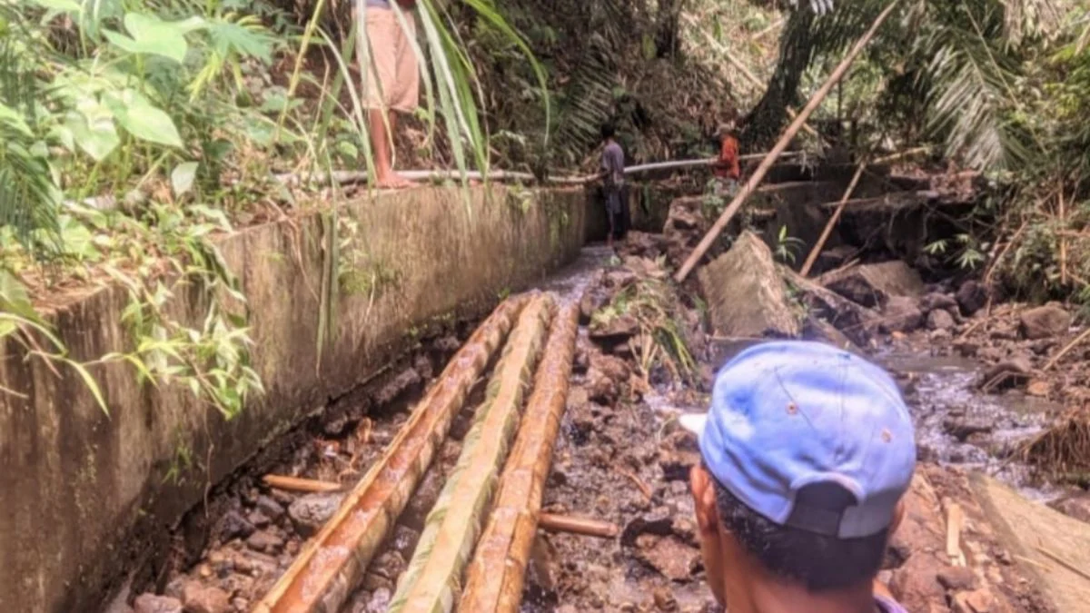 Irigasi Swadaya: Warga di Ibu Kota Manggarai Timur Perbaiki Saluran Setelah Tiga Tahun Rusak