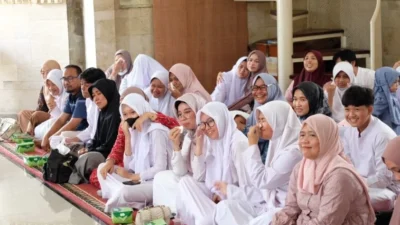Jelang TKA, SMP Bosowa Al Azhar Cilegon Gelar Sharing Session dan Doa Bersama