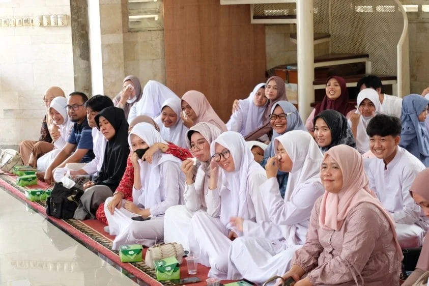 Jelang TKA, SMP Bosowa Al Azhar Cilegon Gelar Sharing Session dan Doa Bersama