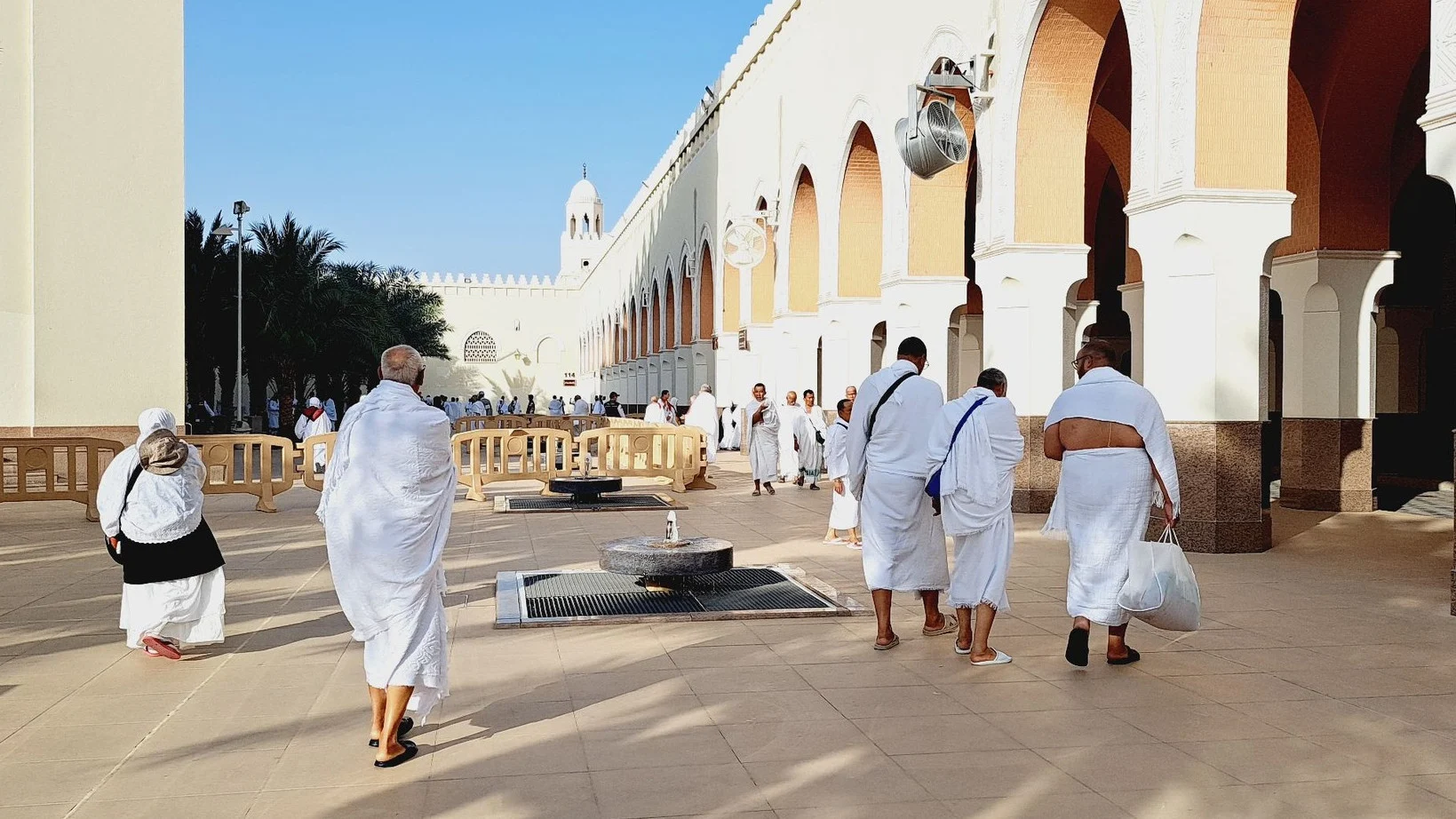 Jemaah Ambil Miqat Umroh Saat Pergeseran ke Makkah, Ini Larangan-larangan Ihram yang Harus Dipahami