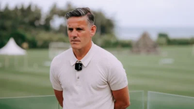 John Herdman ‘Melebur’ di Pantai Lombok: Tanda Pelatih Timnas Indonesia Semakin ‘Melokal’ Menjelang FIFA Matchday dan Piala AFF 2026
