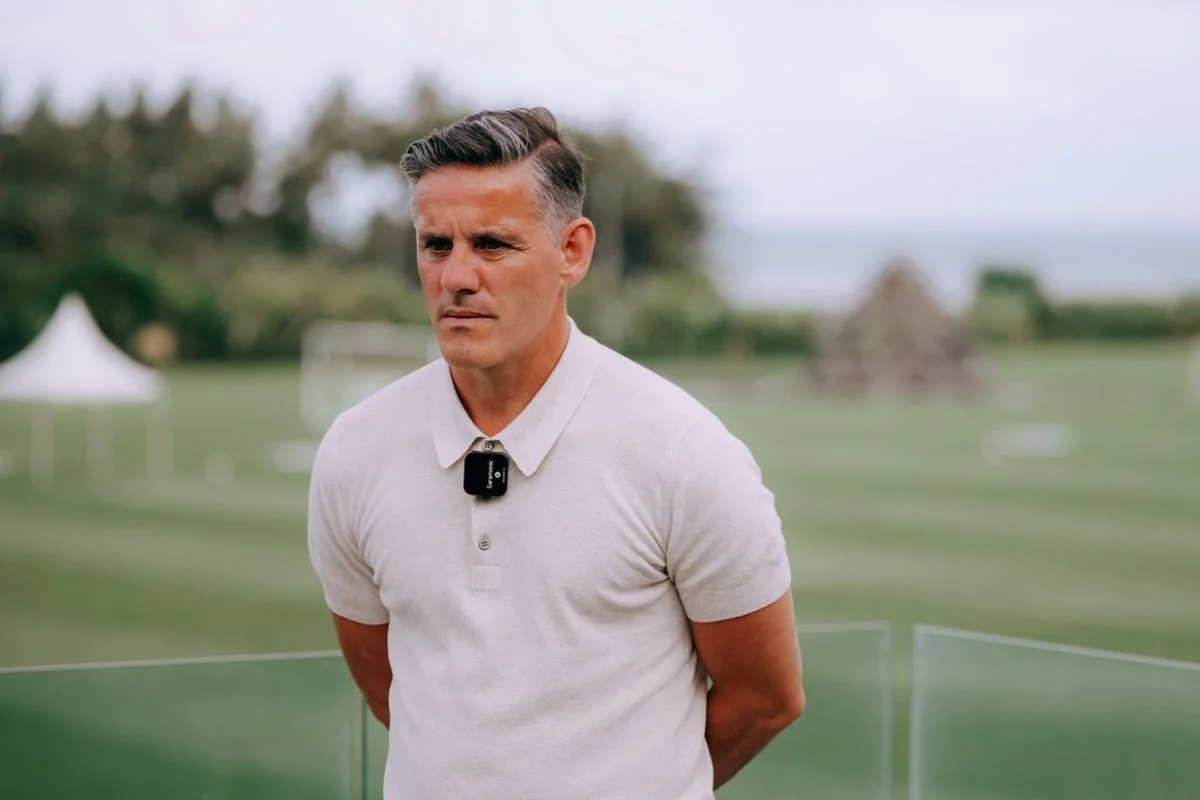 John Herdman 'Melebur' di Pantai Lombok: Tanda Pelatih Timnas Indonesia Semakin 'Melokal' Menjelang FIFA Matchday dan Piala AFF 2026