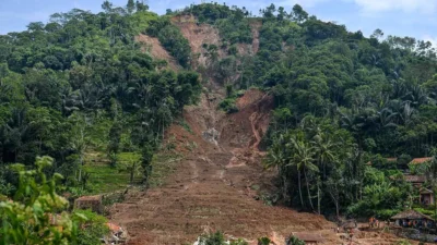 KA Ciremai Terjebak Longsor di Bandung Barat, Seluruh Penumpang Selamat dan Operasional Diguncang