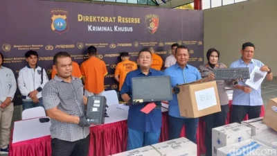 Karyawan Bank di Kalteng Tertangkap Bobol Rp16 Juta untuk Judi; Pemerintah Tekan WFH Maksimal untuk Produktivitas